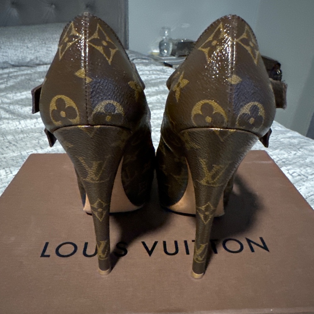 LOUIS VUITTON - Picture 3 of 16